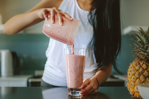 girl preparing a smoothie