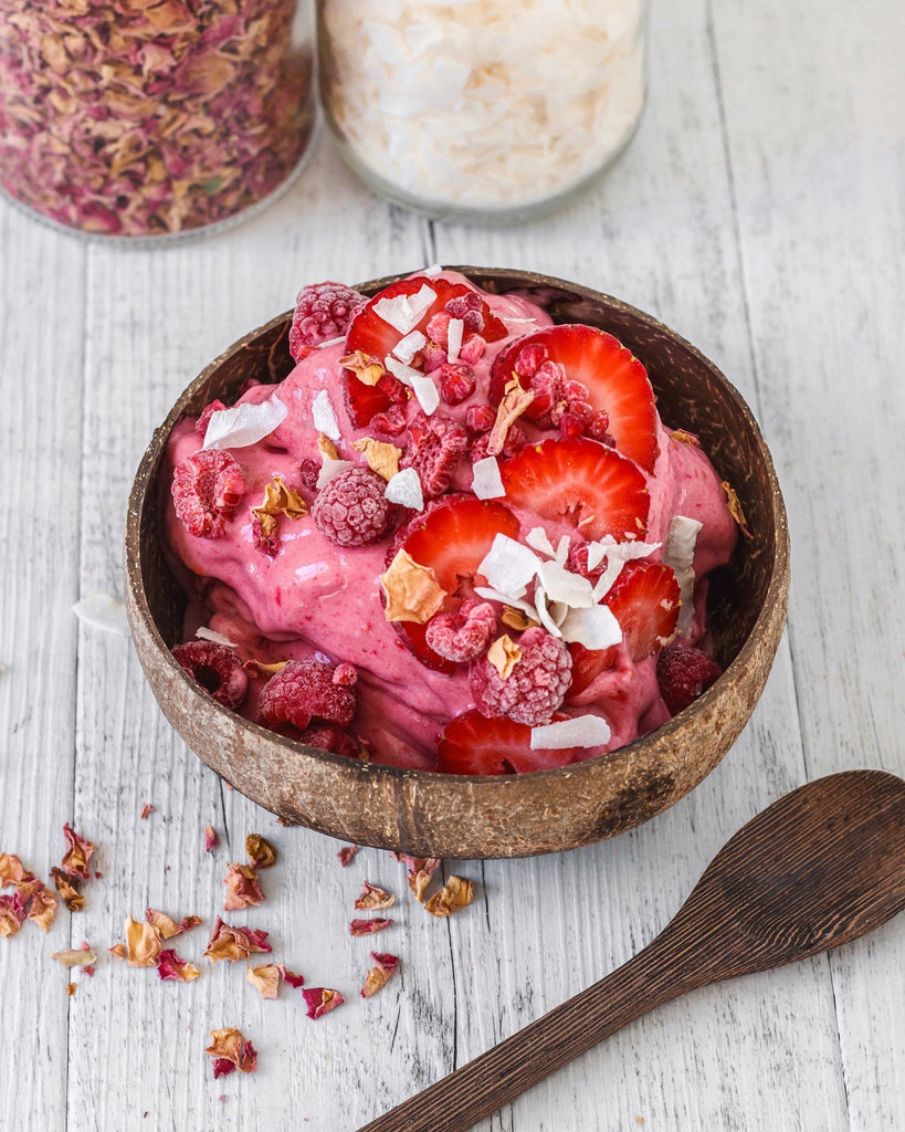 RASPBERRY BANANA NICECREAM | Tropeaka