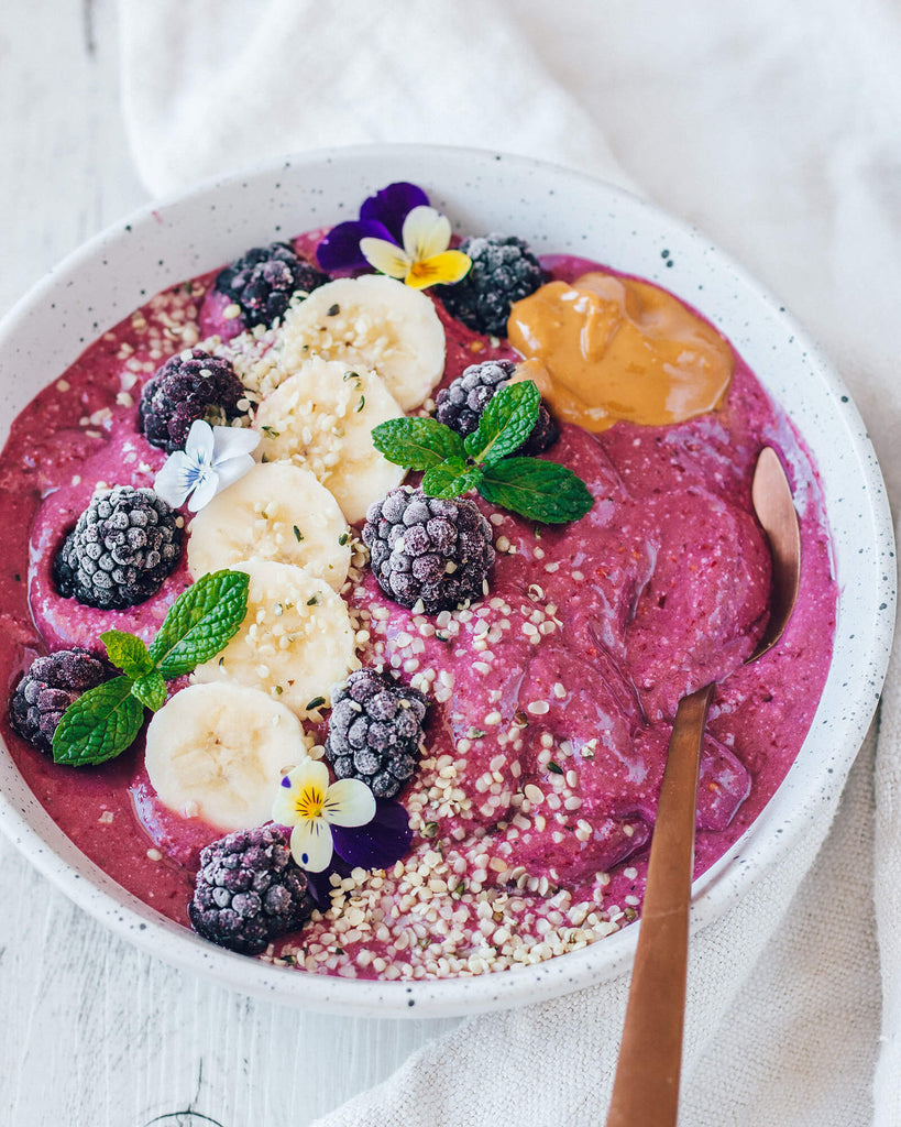 ACAI BLACKBERRY BREAKFAST SMOOTHIE BOWL | Tropeaka